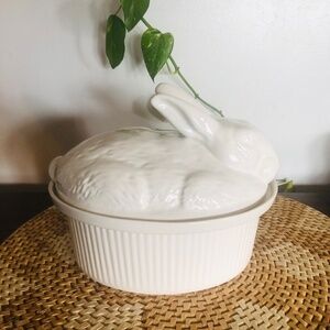 Ceramic White Rabbit Tureen/Casserole California Pottery 10.5”Lx 8.5”Wx4.5”H